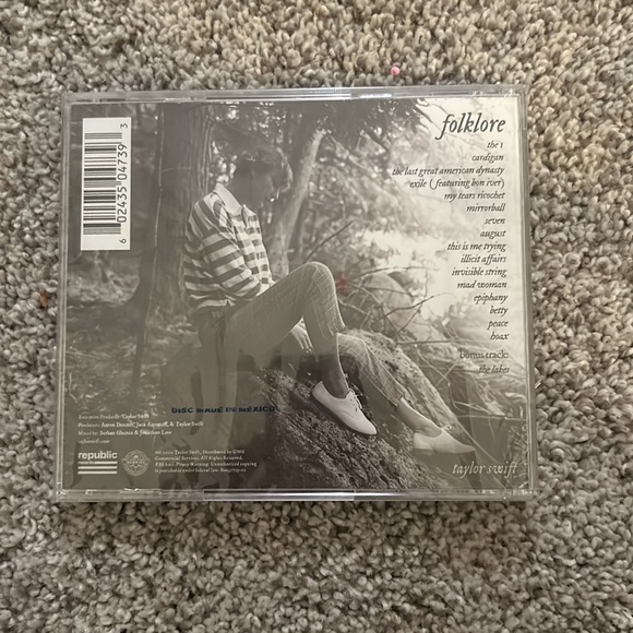 Taylor Swift Folklore meet me behind the mall limited edition - Picture 2 of 2